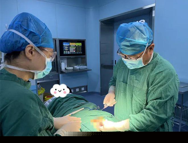 һ롱̳ѪȪҽԺس΢Ӳƽ⻼ߺ󡰹ɡ֮(ͼ2)